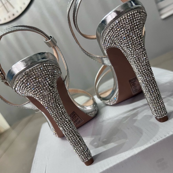 Beautiful silver heels - Picture 6 of 11